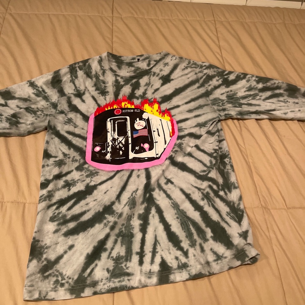 Travis Scott burning barclays tee size medium